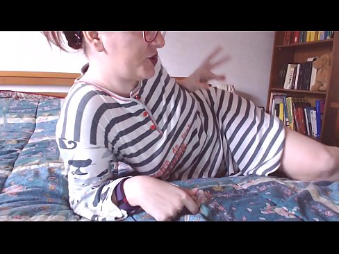 ❤️ この大きな黒いチンコを口に含む小さな奴隷 ❤️ セックス ❌️❤